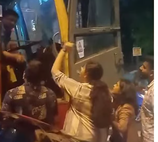 കെഎസ്ആര്‍ടിസി ബസ് തടഞ്ഞ കേസ്: ആര്യ രാജേന്ദ്രനും സച്ചിന്‍ ദേവും പ്രതികളല്ല, കുറ്റപത്രം കോടതിയില്‍