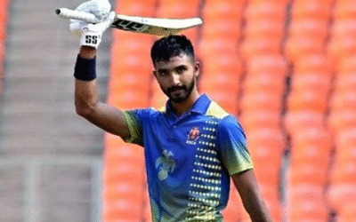 6 സിക്സും, 10 ഫോറും; 46 പന്തില് തൂക്കിയത് 102 റണ്സ്; കത്തിക്കയറി മലയാളി താരം