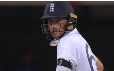 ആഷസ് രണ്ടാം ടെസ്റ്റില് ഇംഗ്ലണ്ട് 334 റണ്സിന് പുറത്ത്