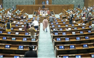 വി ബി ജി റാം ജി തൊഴിലുറപ്പ് ബിൽ ലോക്സഭ പാസ്സാക്കി; ബില്ല് വലിച്ചുകീറിയെറിഞ്ഞ് പ്രതിപക്ഷ പ്രതിഷേധം