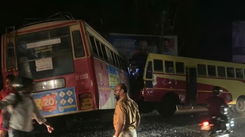 നെയ്യാറ്റിന്‍കരയില്‍ കെഎസ്ആര്‍ടിസി ബസുകള്‍ കൂട്ടിയിടിച്ചു; എട്ടു പേര്‍ക്ക് പരിക്ക്