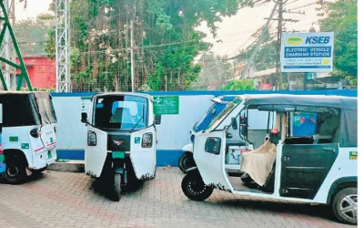 ഓട്ടോ സ്റ്റാന്റുകള്‍ സ്മാര്‍ട്ട് ഹബ്ബാക്കും; ഇ- ഓട്ടോ വാങ്ങുന്നവര്‍ക്ക് 40, 000 രൂപ സ്‌ക്രാപ്പേജ് ബോണസ്, കൂടാതെ പലിശ ഇളവും