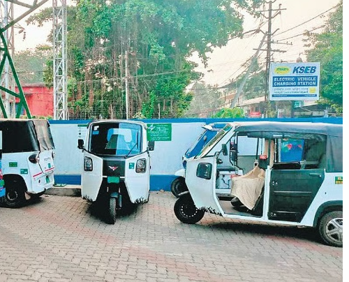 ഓട്ടോ സ്റ്റാന്റുകള് സ്മാര്ട്ട് ഹബ്ബാക്കും; ഇ- ഓട്ടോ വാങ്ങുന്നവര്ക്ക് 40, 000 രൂപ സ്ക്രാപ്പേജ് ബോണസ്, കൂടാതെ പലിശ ഇളവും