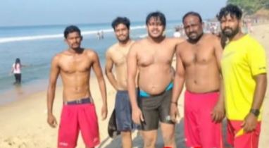 പാപനാശം ബീച്ചിൽ തിരയിൽപ്പെട്ട രണ്ട് യുവാക്കളെ ലൈഫ് ഗാർഡുകൾ രക്ഷപ്പെടുത്തി