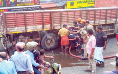 ലോറി ടയർ പൊട്ടിത്തെറിച്ചു: നഗരത്തിൽ വൻ ഗതാഗതക്കുരുക്ക്