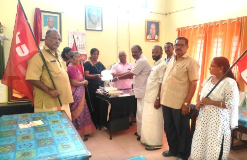 സംയുക്ത ട്രേഡ് യൂണിയനുകളുടെ നേതൃത്വത്തിൽ തൊഴിൽ സ്ഥാപനങ്ങളിൽ പണിമുടക്ക് നോട്ടീസുകൾ നൽകി