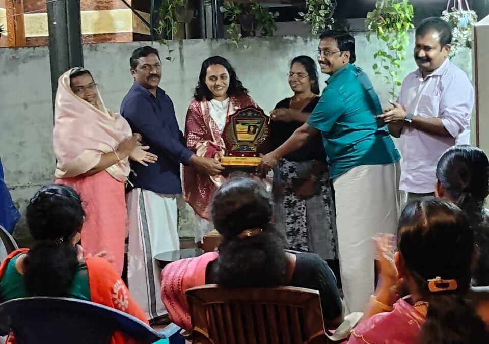 അവനവഞ്ചേരി എ. കെ. ജി റസിഡന്റ്സ് അസോസിയേഷന്റെ നേതൃത്വത്തിൽ പതിമൂന്നാം വാർഡ് കൗൺസിലറെ ആദരിച്ചു