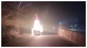 തിരുവനന്തപുരത്ത് ഓടിക്കൊണ്ടിരുന്ന കാറിന് തീ പിടിച്ചു