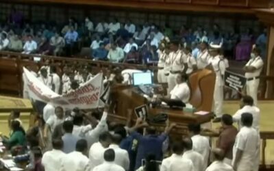 ശബരിമല സ്വര്‍ണക്കൊള്ളയില്‍ നിയമസഭയില്‍ നാടകീയ രംഗങ്ങള്‍; പ്ലക്കാര്‍ഡുമേന്തി പ്രതിപക്ഷ പ്രതിഷേധം