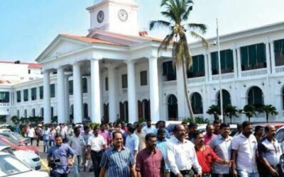 സര്‍ക്കാര്‍ ജീവനക്കാര്‍ക്ക് ശനിയാഴ്ചയും അവധി?; ചീഫ് സെക്രട്ടറി വിളിച്ച യോഗം ഇന്ന്