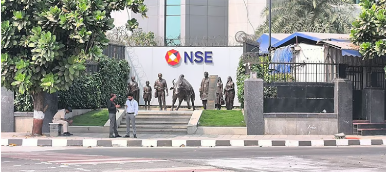 കുതിച്ചുയര്ന്ന് ഓഹരി വിപണി, സെന്സെക്സില് 500 പോയിന്റ് നേട്ടം, ഐടി ഓഹരികളില് റാലി