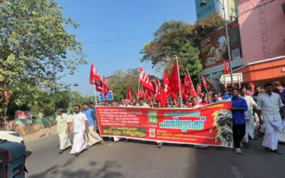 സ്തംഭിച്ച് കേരളം; കോഴിക്കോട്ട് അധ്യാപകരെയും കുട്ടികളെയും പുറത്താക്കി ഗേറ്റ് പൂട്ടി; കല്‍പ്പറ്റയില്‍ ബാങ്ക് പൂട്ടിച്ചു