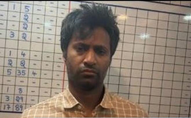 അമേരിക്കയില്‍ നിന്നും മടങ്ങിയെത്തിയ ടെക്കി മാതാപിതാക്കളെ കുത്തിക്കൊന്നു