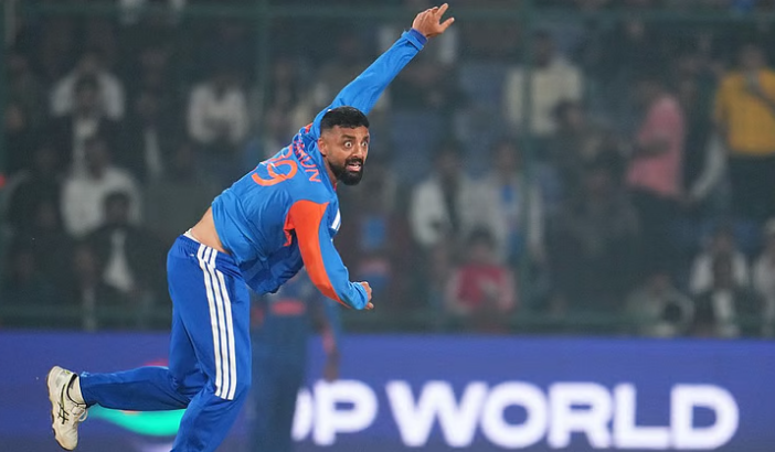 ചക്രവര്‍ത്തിയുടെ ‘മായാജാലത്തില്‍’ വീണു! ഹര്‍ദിക് പന്തെടുത്തും ‘പ്രവഹരിച്ചു’; ഇന്ത്യക്ക് തകര്‍പ്പന്‍ ജയം