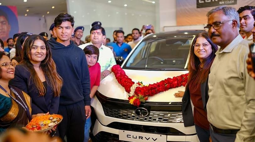 വൈഭവിന് 22 ലക്ഷത്തിന്റെ കാർ നൽകി ടാറ്റ; ലക്ഷങ്ങൾ വേറെയും സമ്മാനം