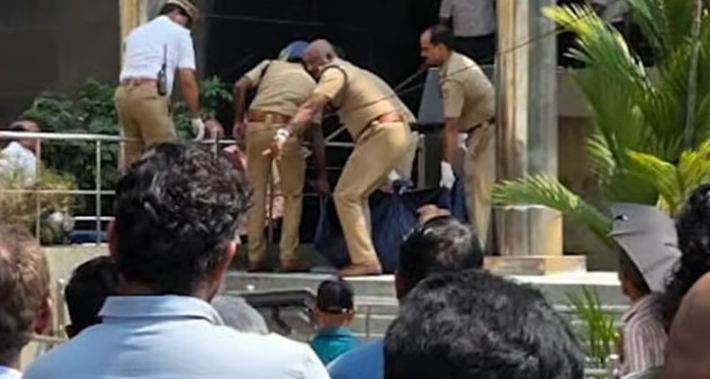 കൊച്ചിയിലെ ജ്വല്ലറിക്ക് മുകളില്‍ നിന്ന് ചാടി മധ്യവയ്‌സ്‌കന്‍ ജീവനൊടുക്കി; ആളെ തിരിച്ചറിഞ്ഞില്ല