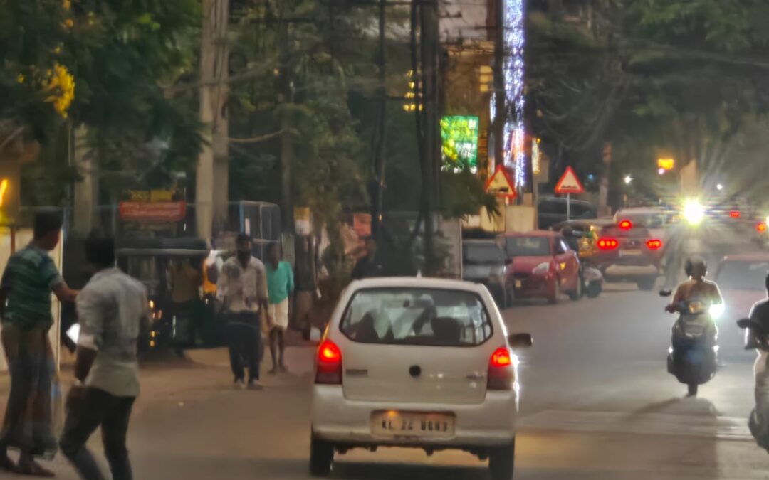 വർക്കലയിൽ വാഹനാപകടം; ഓട്ടോറിക്ഷ തലകീഴായി മറിഞ്ഞു, യാത്രക്കാർക്ക് പരിക്ക്