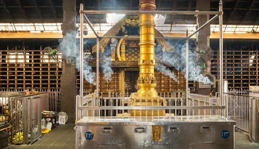 ഗുരുവായൂര് ക്ഷേത്രം ശീവേലിപ്പുര ഇനി വൈദ്യുത ദീപപ്രഭയില്; ഭക്തര്ക്ക് ആനന്ദ കാഴ്ചയൊരുക്കി പുതിയ സംവിധാനം