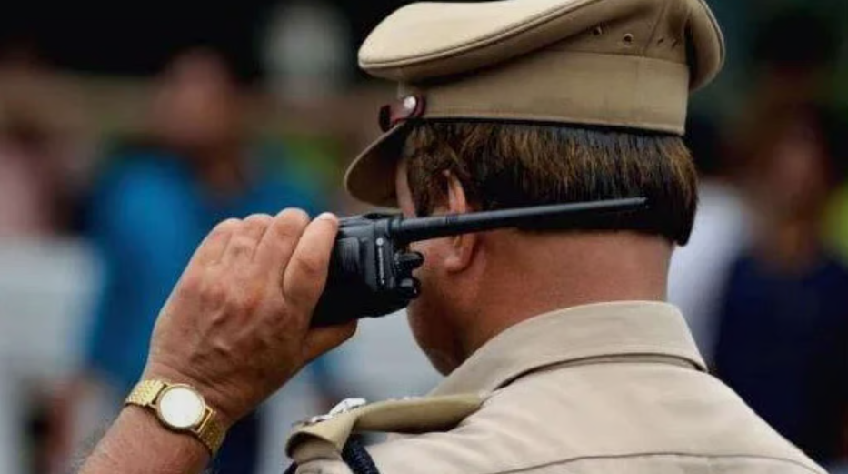 വയര്‍ലെസ് സന്ദേശത്തിലൂടെ നാടകീയ സ്ഥലംമാറ്റം; എസ്‌ഐക്കും എഎസ്‌ഐക്കും അടിയന്തര ട്രാന്‍സ്ഫര്‍