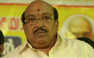 ‘വെളളാപ്പള്ളി ക്രിമിനല് കേസ് പ്രതി’; പത്മഭൂഷണ് നല്കരുത്; ഹൈക്കോടതിയില് ഹര്ജി; കേന്ദ്രത്തിന്റെ നിലപാട് തേടി