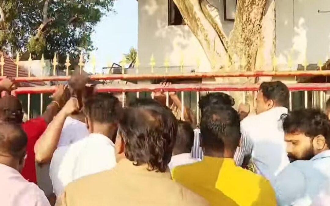 ആരോഗ്യമന്ത്രിയുടെ വസതിയില്‍ തള്ളിക്കയറി യൂത്ത് കോണ്‍ഗ്രസ് പ്രതിഷേധം; വാതിലില്‍ റീത്ത് വച്ചു; തലസ്ഥാനത്ത് വന്‍ സംഘര്‍ഷം