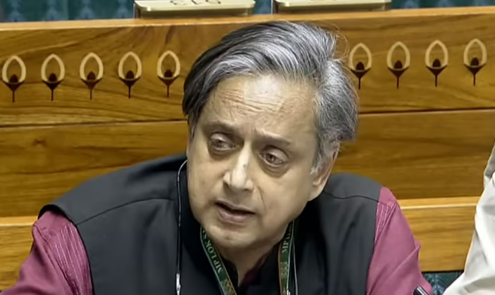 ‘സംയമനം കീഴടങ്ങലല്ല, ശക്തി’ പശ്ചിമേഷ്യന് സംഘര്ഷത്തില് കേന്ദ്ര നിലപാടിനെ പിന്തുണച്ച് ശശി തരൂര്