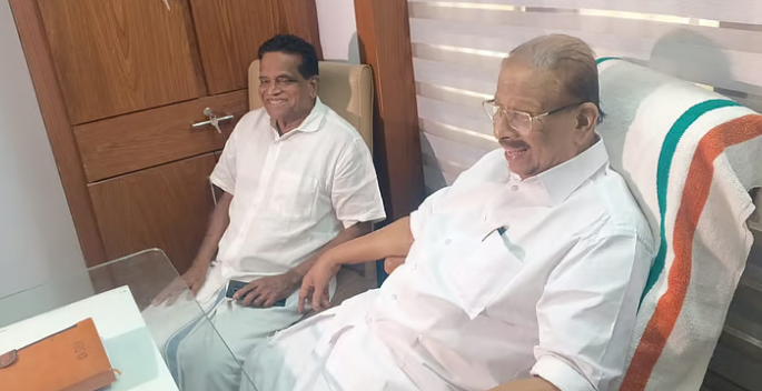 കെ സുധാകരന്റെ വീട്ടിലെത്തി ടികെ ഗോവിന്ദന് മാസ്റ്റര്; ഷാൾ അണിയിച്ച് സ്വീകരണം