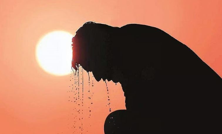 വിയര്‍ത്തൊലിച്ച് കേരളം, 12 ജില്ലകളില്‍ ഉയര്‍ന്ന താപനില മുന്നറിയിപ്പ്; യെല്ലോ അലര്‍ട്ട്