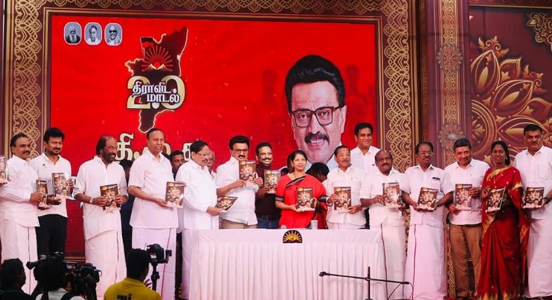 8,000 രൂപയുടെ ‘ഇല്ലത്തരസി’ കൂപ്പൺ, സ്ത്രീകൾക്ക് എല്ലാ മാസവും 2000 രൂപ; വാ​ഗ്ദാനങ്ങൾ വാരിക്കോരി…