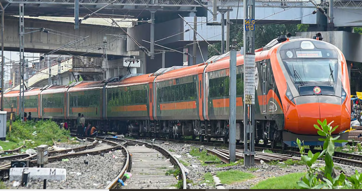 വന്ദേ ഭാരതില് മോശം ഭക്ഷണം, ഐആര്സിടിസിക്ക് 10 ലക്ഷവും കരാറുകാരന് 50 ലക്ഷവും പിഴചുമത്തി റെയില്വെ