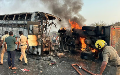 ആന്ധ്രയില് സ്വകാര്യ ബസ് ലോറിയുമായി കൂട്ടിയിടിച്ച് തീപിടിച്ചു; 13 മരണം; നിരവധി പേര്ക്ക് പരിക്ക്