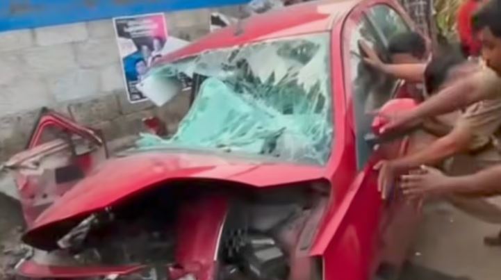 ആറ്റുകാൽ പൊങ്കാലയ്ക്ക് ഭക്തരുമായി വന്ന ബസിലേക്ക് നിയന്ത്രണം വിട്ട കാർ ഇടിച്ചുകയറി; അപകടത്തിൽ 2 പേർക്ക് പരിക്ക്