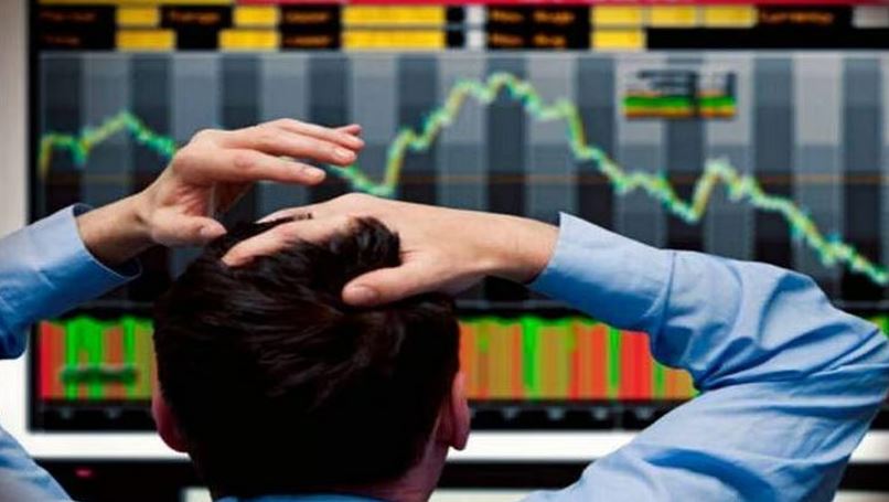 കൂപ്പുകുത്തി ആഗോള വിപണി, റോക്കറ്റ് പോലെ കുതിച്ച് എണ്ണവില; ബാരലിന് 81 ഡോളറിന് മുകളില്, ഇന്ധനവില കൂടുമോ?