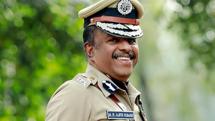 എക്‌സൈസ് കമ്മീഷണര്‍ എംആര്‍ അജിത് കുമാറിനെ മാറ്റി