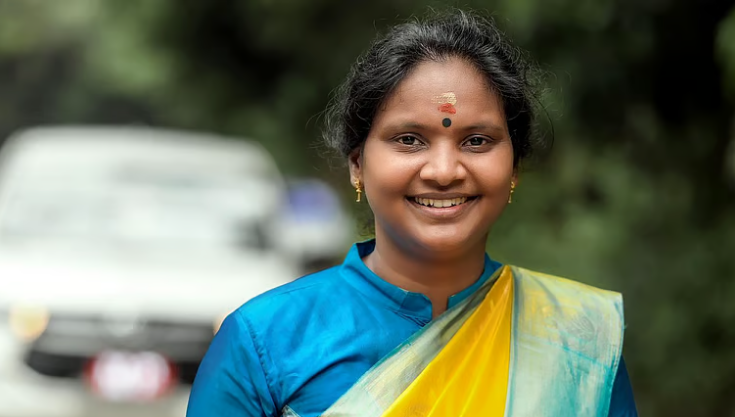 ‘സിമന്റ് പൂശാത്ത വീട്ടില്‍ വളര്‍ന്ന രമ്യ ഹരിദാസിന് ജീവിക്കാന്‍ ഒന്നര ലക്ഷം പോയിട്ട് 5000 രൂപ പോലും വേണ്ട’