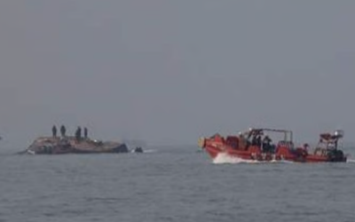 കൊല്ലത്ത് മത്സ്യബന്ധന ബോട്ട് കപ്പലുമായി കൂട്ടിയിടിച്ച് അപകടം; രണ്ട് പേരെ കാണാതായി