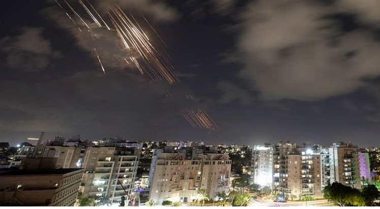 അയവില്ലാതെ സംഘര്‍ഷം, ഗള്‍ഫ് രാജ്യങ്ങളിലേക്ക് വീണ്ടും ഇറാന്‍ ആക്രമണം, ദുബായില്‍ ഒരു മരണം