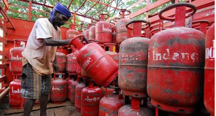 എല്‍പിജി ബുക്കിങ് ഇടവേള 45 ദിവസമാക്കി, രാജ്യത്തെ പാചക വാതക ഉത്പാദനം 28 ശതമാനം വര്‍ധിപ്പിച്ചു
