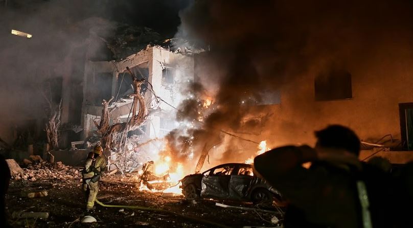 തിരിച്ചടി തുടര്ന്ന് ഇറാന്, സല്മാന് തുറമുഖം ആക്രമിച്ചു; ഇറാന്റെ ബാലിസ്റ്റിക് മിസൈല് ശേഖരം തകര്ത്തെന്ന് അമേരിക്ക