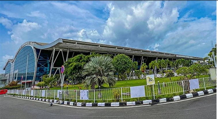 കേരളത്തിൽ നിന്നുള്ളവരും കുടുങ്ങി, സർവീസുകൾ കൂട്ടത്തോടെ റദ്ദാക്കി വിമാനക്കമ്പനികൾ