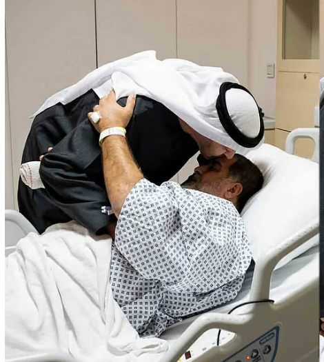 ‘കൈവിടാതെ കൂടെയുണ്ട്’, ഇറാന്‍ ആക്രമണത്തില്‍ പരിക്കേറ്റവരെ സന്ദര്‍ശിച്ച് യുഎഇ പ്രസിഡന്റ്