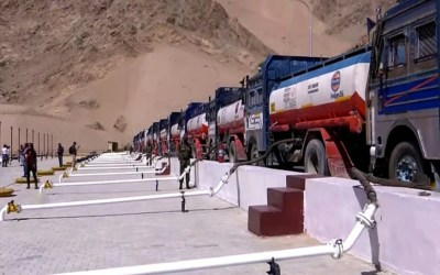 എണ്ണവിലയില് വന് കുതിപ്പ്, ബാരലിന് 114 ഡോളര് കടന്നു; 23 ശതമാനത്തിന്റെ വര്ധന