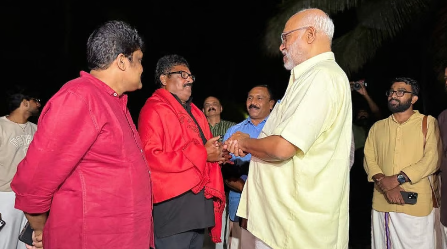 സഞ്ജുവിന്റെ വീട് സന്ദര്‍ശിച്ച് എം എ ബേബി