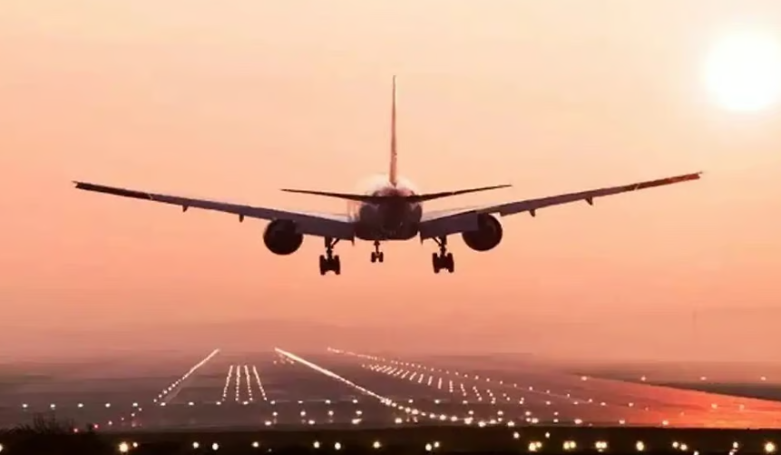 ദുബൈയിലിറങ്ങാന് ഒരു മണിക്കൂര് മാത്രം; ഡ്രോണ് ആക്രമണത്തിന് പിന്നാലെ കൊച്ചി- ദുബൈ വിമാനം കൊച്ചിയിലേക്ക് മടങ്ങി