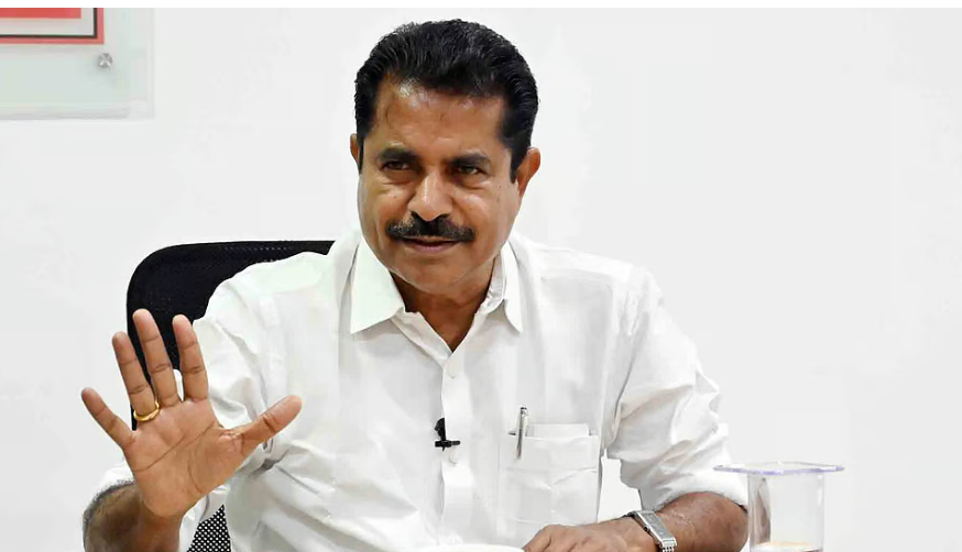 ‘സുധാകരന് കൊടുത്താൽ എനിക്കും വേണം’; ഇടഞ്ഞ് അടൂർ പ്രകാശ് ; കോന്നിയിലേക്കില്ലെന്ന എഫ്ബി പോസ്റ്റ് പിൻവലിച്ചു