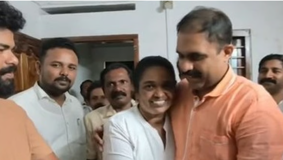 ആരോഗ്യ മന്ത്രിക്കെതിരെ മത്സരിക്കുന്ന സ്ഥാനാര്ഥിക്ക് പിന്തുണ; അബിന് വര്ക്കിക്ക് കെട്ടിവയ്ക്കാനുള്ള തുക കൈമാറി ഉഷ