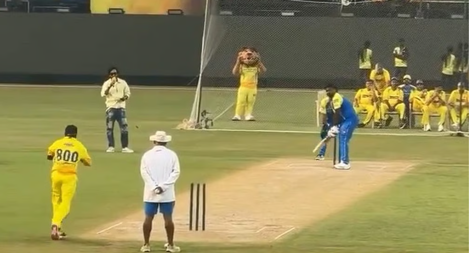 മുത്തയ്യ മുരളീധരന്റെ മാന്ത്രിക സ്പിൻ നേരിട്ട് സഞ്ജു സാംസൺ