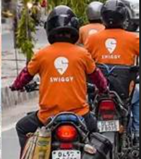 ഓണ്‍ലൈന്‍ ഫുഡ് ചെലവേറിയതാകും; സൊമാറ്റോയ്ക്ക് പിന്നാലെ പ്ലാറ്റ്‌ഫോം ഫീസ് വര്‍ധിപ്പിച്ച് സ്വിഗ്ഗിയും