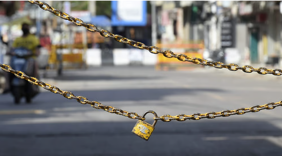 ഇന്ധന പ്രതിസന്ധിയില് രാജ്യത്ത് ലോക്ഡൗണ് പ്രഖ്യാപിക്കുമോ?, വ്യക്തത വരുത്തി കേന്ദ്രം