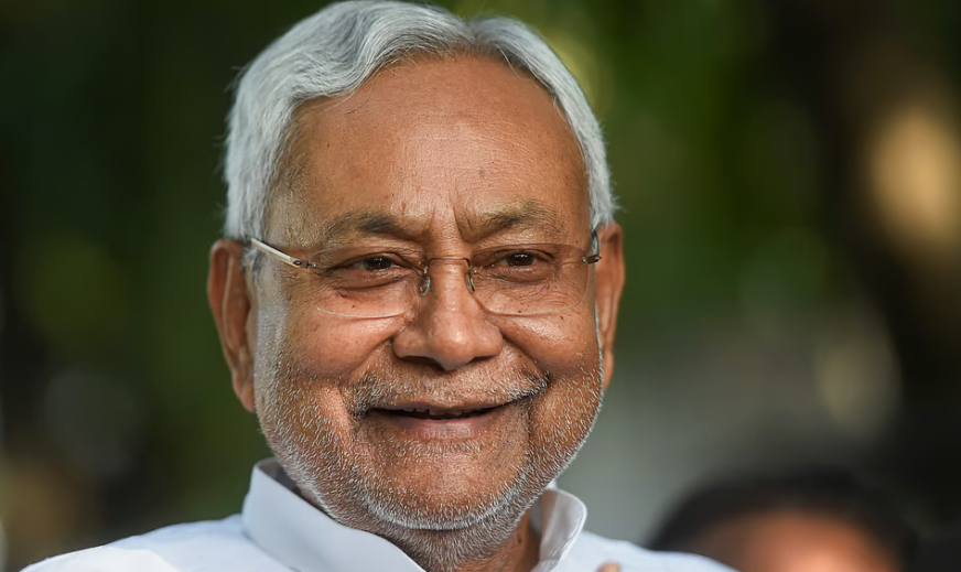 അടുത്ത മുഖ്യമന്ത്രി ആര് ? ബിഹാര്‍ നിയമസഭാ കൗണ്‍സില്‍ അംഗത്വം രാജിവെച്ച് നിതീഷ് കുമാര്‍